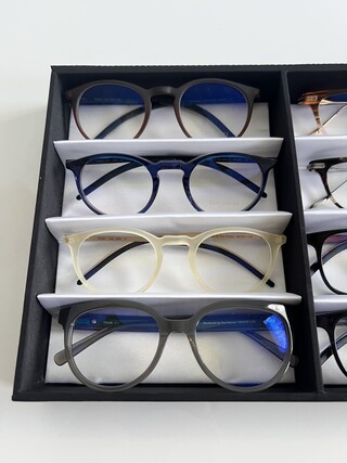 Ca. 11x Optische monturen, Tom Davies, in luxe opbergdoos/displaytray